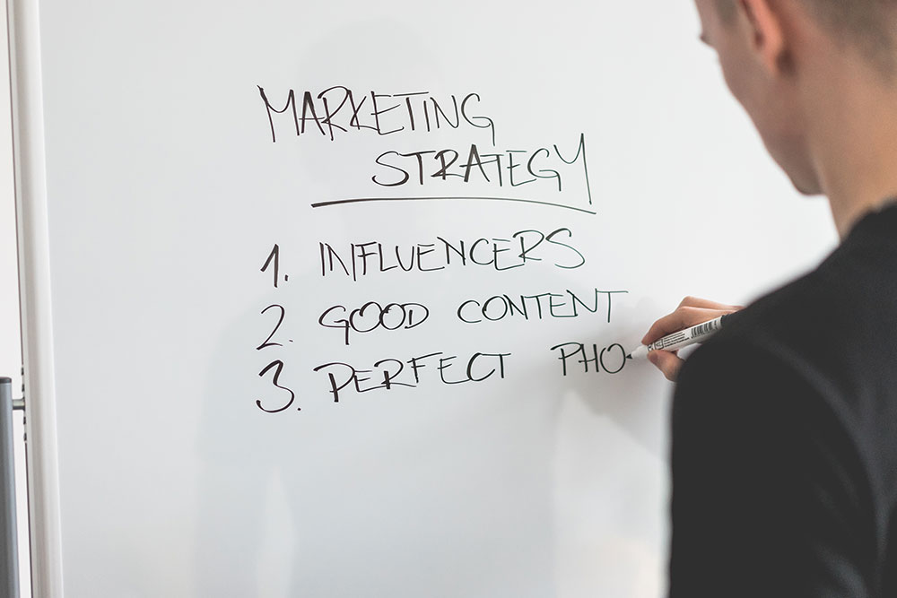 Marketing Expert & Marketing Strategy on Whiteboard